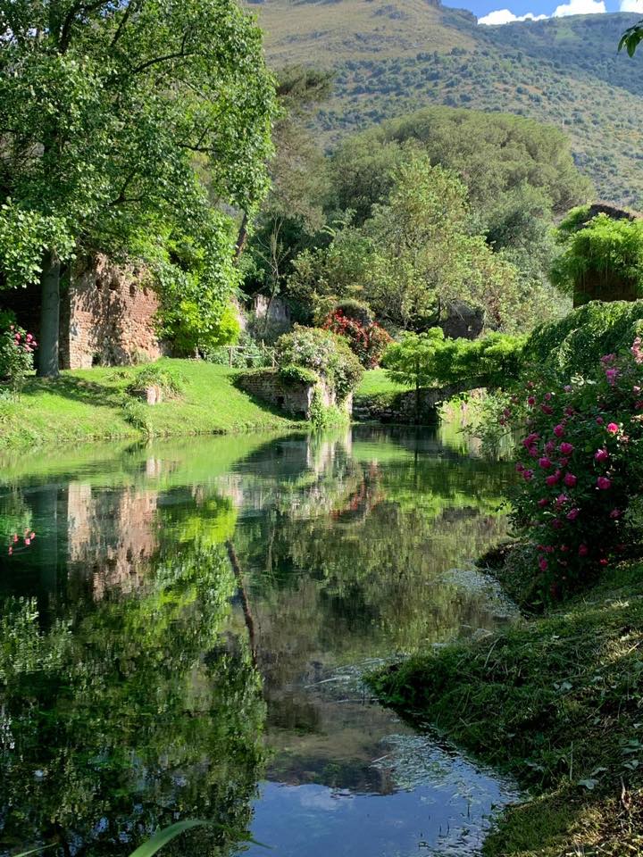 Blog – Giardini dal Mondo – Giardino di Ninfa Blog - Giardini dal Mondo - Giardino di Ninfa - credits Foto Giardino di Ninfa/Archivio Fondazione Roffredo Caetani