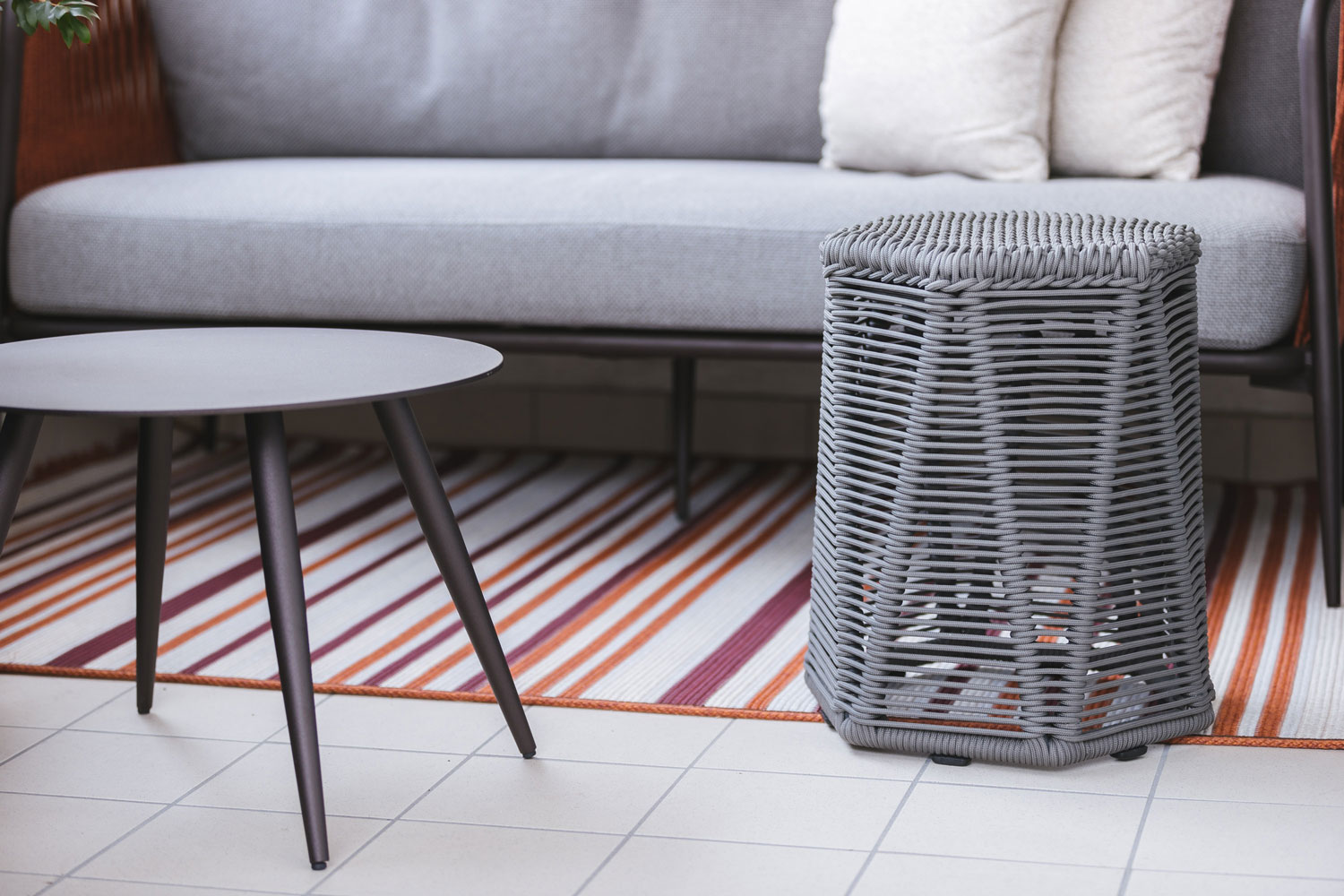 Terrazzi – Abitazione Privata Cologno Monzese – by Verde Passione Terrazzi - Abitazione Privata Cologno Monzese - Progettazione spazi verdi esterni, piante naturali in vaso- by Verde Passione