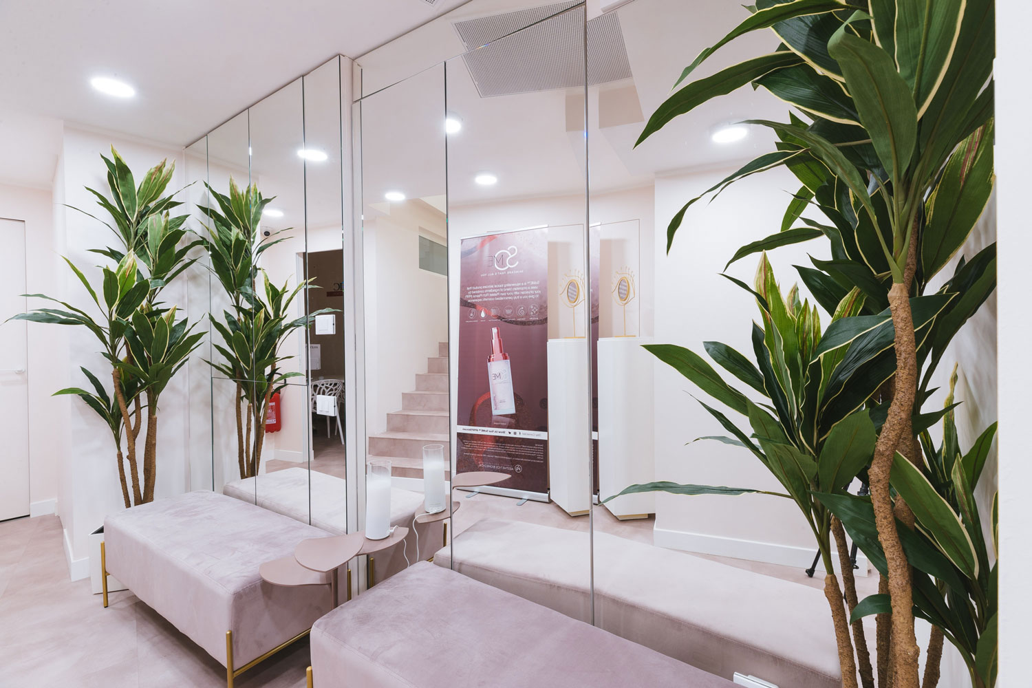 Beauty&SPA - La CLINIC Milano - Piante Semi-Naturali e Fioriere Modello Wild Jungle Floor - by Verde Passione