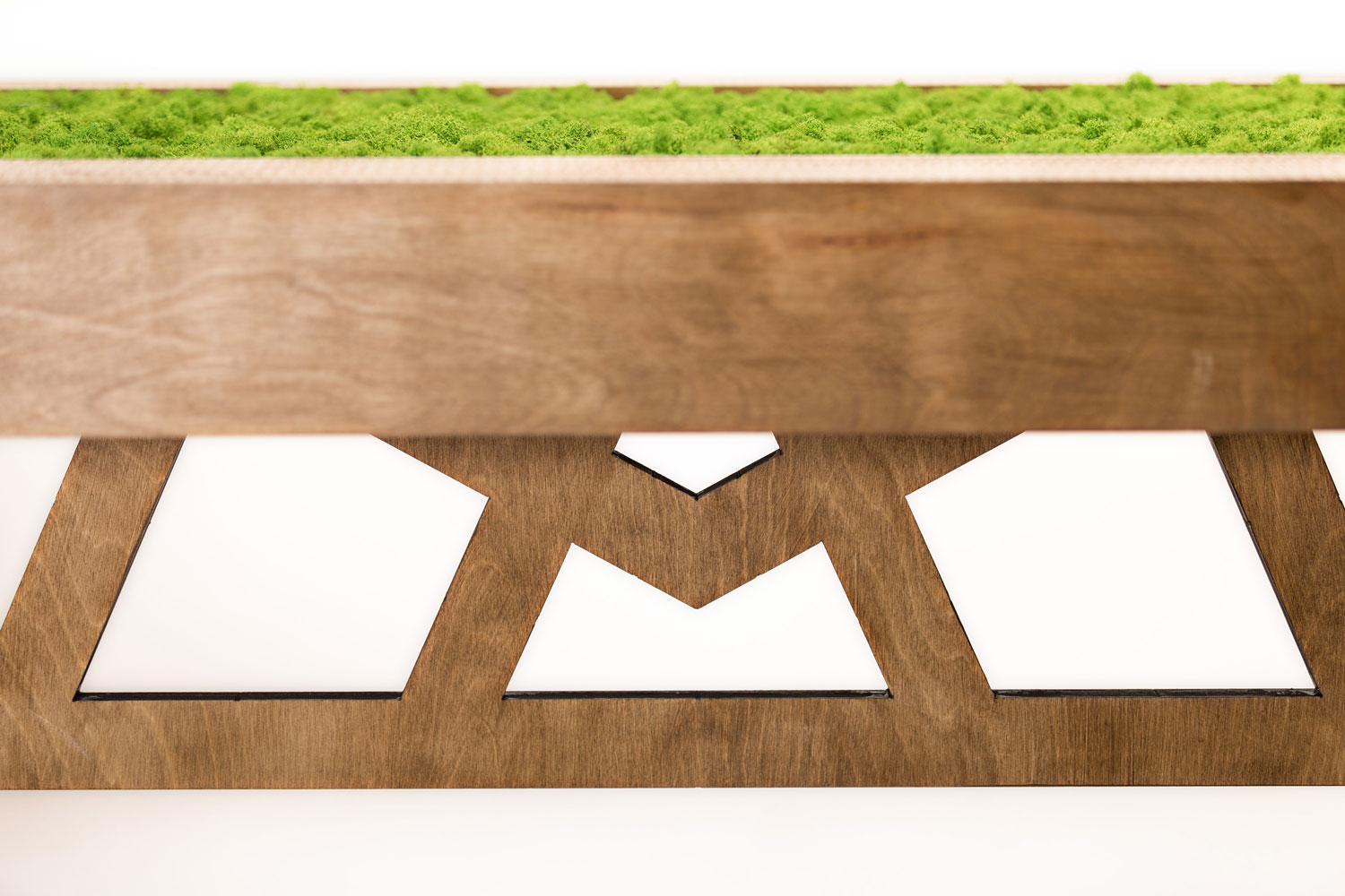 Linea RiciclaMoss! – Scrivania Paris Green Passion – by Verde Passione in collaborazione con Sekkei Linea RiciclaMoss! - Scrivania in cartone sostenibile con applicazioni di moss stabilizzato Nordic Plus - by Verde Passione in collaborazione con Sekkei
