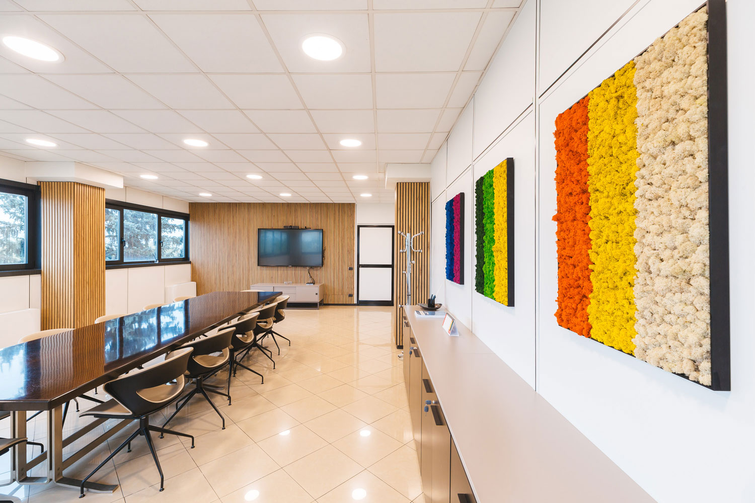 Showroom – Inverplast – by Verde Passione in collaborazione con Ideal Ufficio Showroom – Inverplast – by Verde Passione in collaborazione con Ideal Ufficio